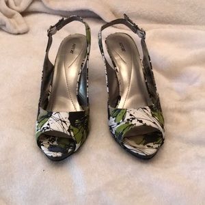 Strappy peep toe apt 9 heels